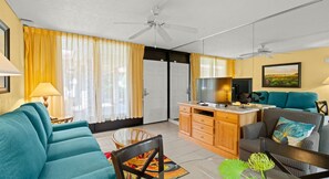 Video games, offices - Stay Near Disney Without Breaking the Bank (Kissimmee)