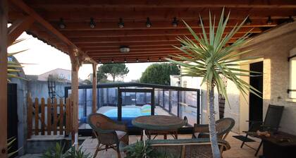 Magnifique villa avec piscine chauffée prÚs de la Citée
