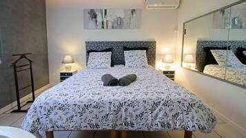 3 slaapkamers, een strijkplank/strijkijzer, wifi, beddengoed