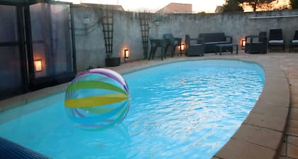 Magnifique villa avec piscine chauffée prÚs de la Citée