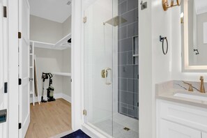 Douche, serviettes fournies