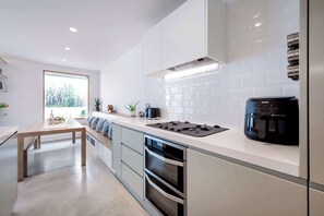 Coffee/tea maker, fridge, oven, stovetop - The Portobello Star - by Out of Office Lifestyle (London)