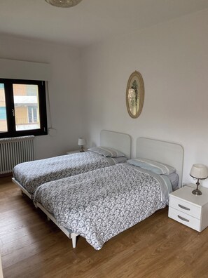 2 quartos, ferros/tábuas de passar roupa, Wi-Fi, roupa de cama