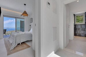 4 habitaciones, tabla de planchar con plancha, wifi y ropa de cama