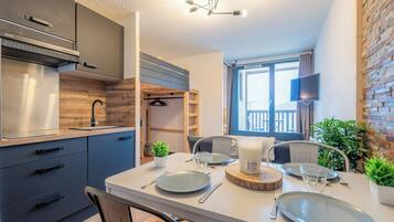 Apartamento de lujo, vistas a la montaña | Servicio de comidas en la habitación