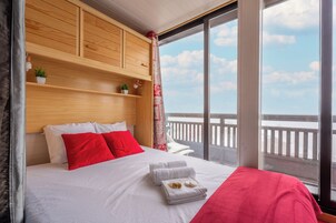 One Bedroom Apartment with Mountain Views | 1 bedroom, premium bedding, free WiFi, bed sheets