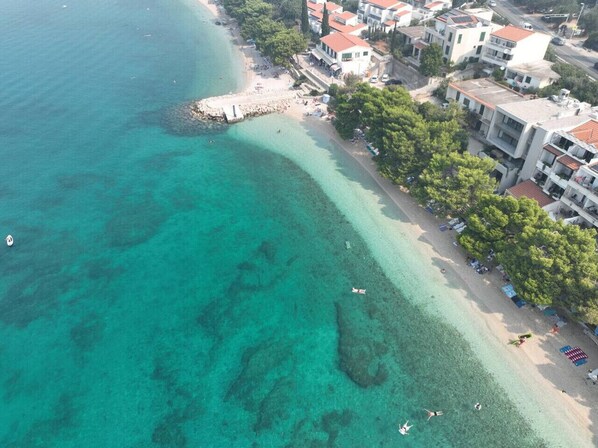 Una playa cerca