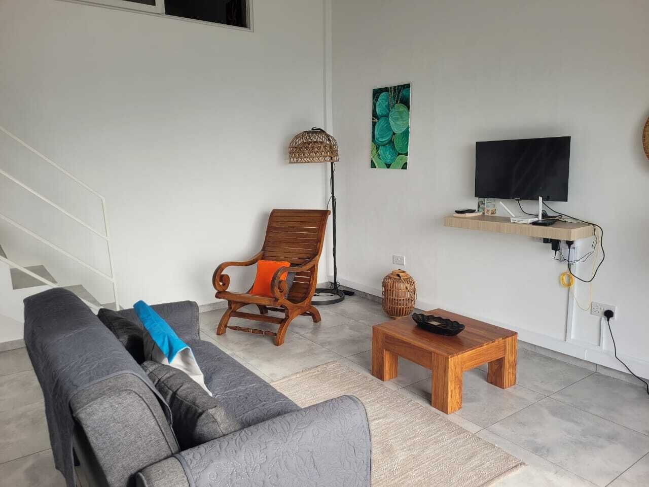 Comfort Apartment | Living area | Smart TV