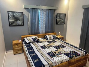 3 chambres, fer et planche à repasser, Wi-Fi, draps fournis