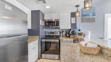 Condo, Multiple Beds (GS Plantation West 1339) | Private kitchen | Oven, toaster
