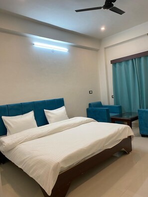 Rom – deluxe, fjellutsikt | Wi-fi (inkludert)