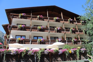 Exterior - Alpinhotel Zirbenhof (Sankt Leonhard im Pitztal)