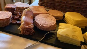 A variety of cured meats and cheeses on a serving board. - Alpinhotel Zirbenhof (Sankt Leonhard im Pitztal)