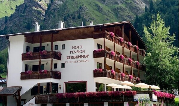 Exterior - Alpinhotel Zirbenhof (Sankt Leonhard im Pitztal)