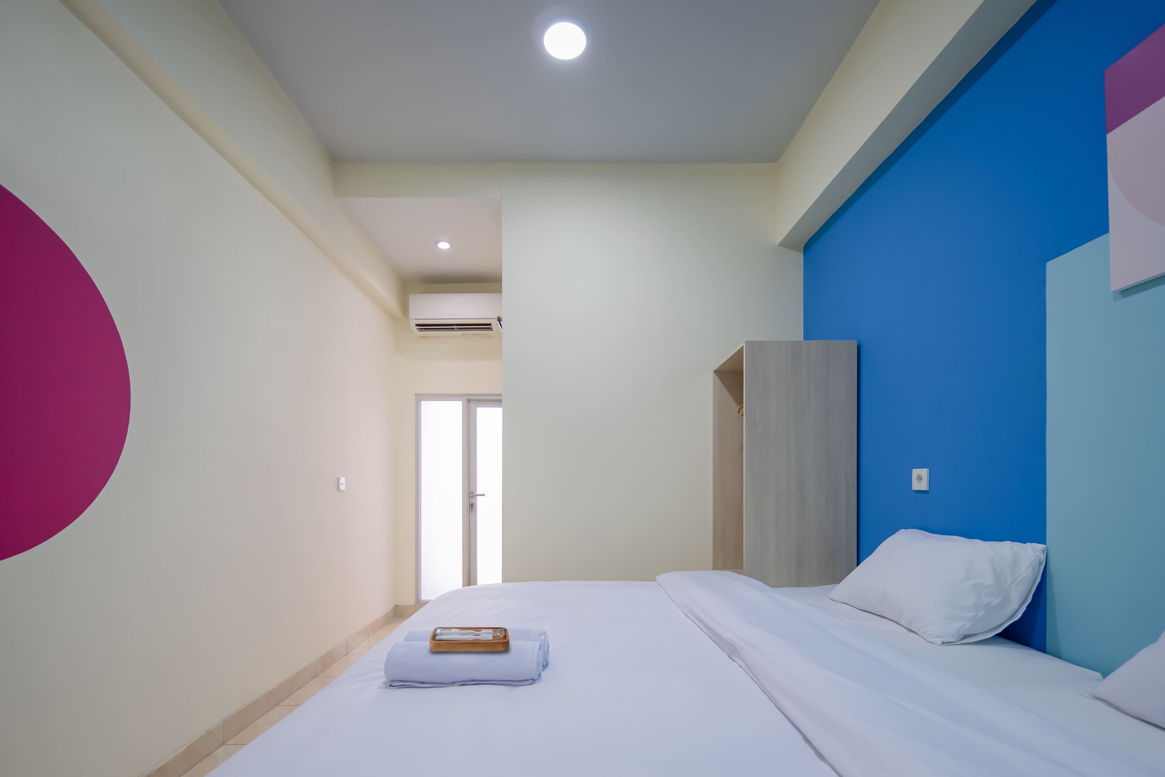 Kamar Deluks | Meja kerja, Wi-Fi gratis, dan seprai linen