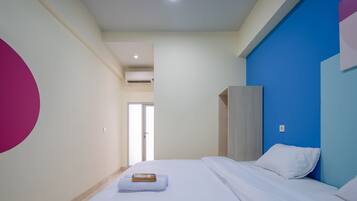 Kamar Deluks | Meja kerja, Wi-Fi gratis, dan seprai linen