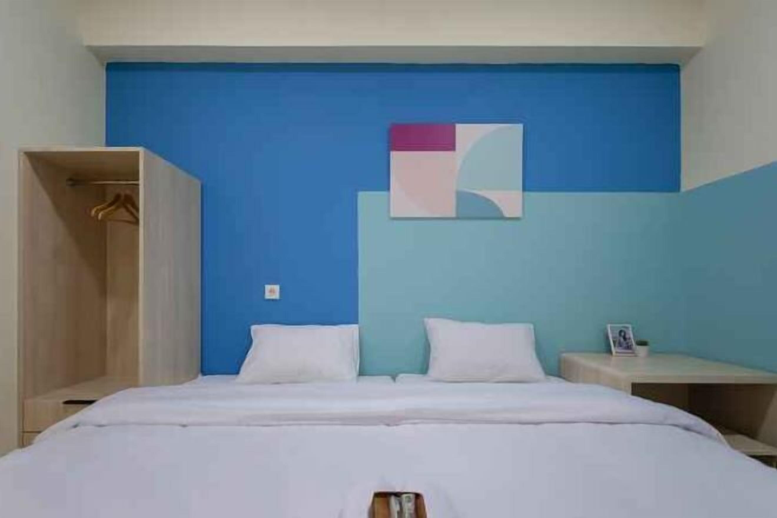 Skrivebord, wi-fi (inkludert) og sengetøy