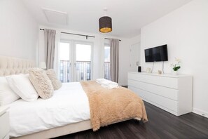 Casa estàndard | 3 dormitoris, planxa i posts de planxar i wifi gratuïta 