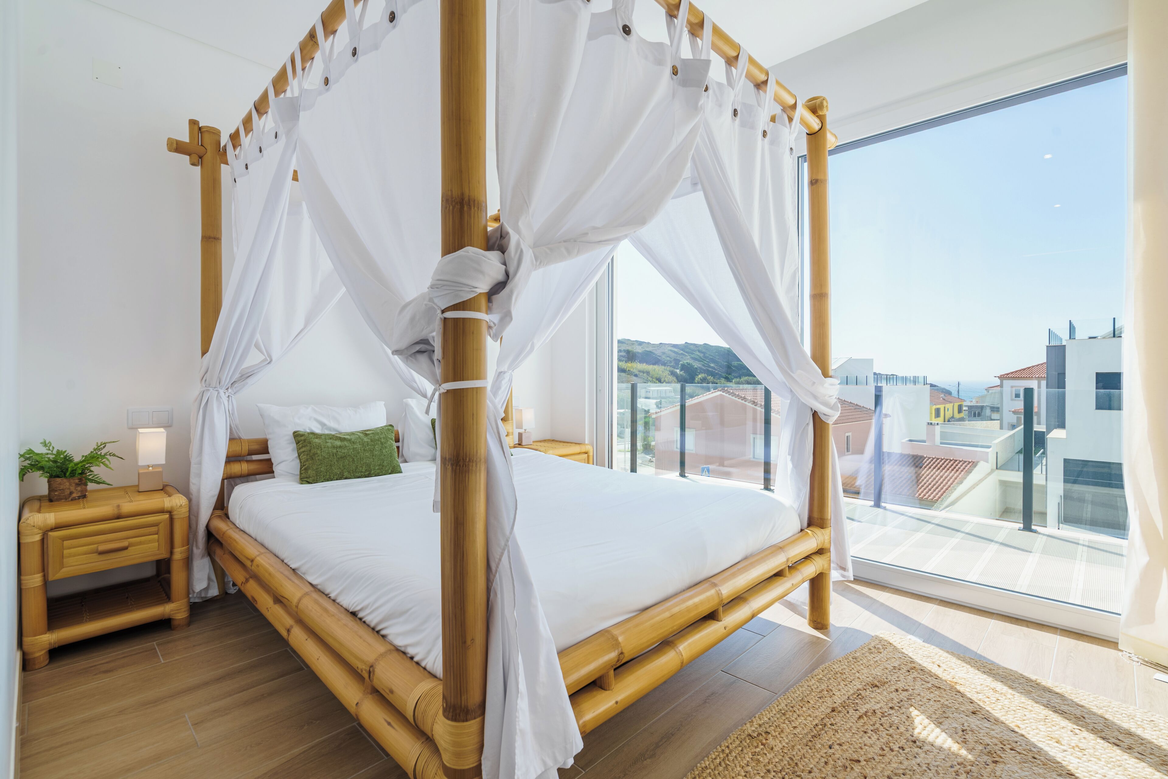 5 bedrooms, desk, iron/ironing board, travel crib