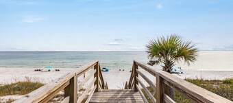 Gulf Views - Private Beach Access Across Street