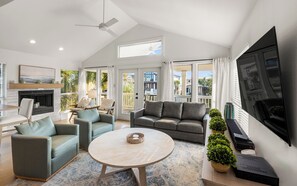 Smart TV - Gulf Views - Private Beach Access Across Street (Seacrest)