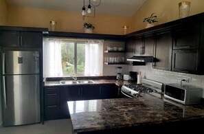 Mikrobølgeovn og kokeplater