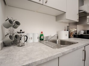 Réfrigérateur, micro-ondes, four, cafetière/bouilloire