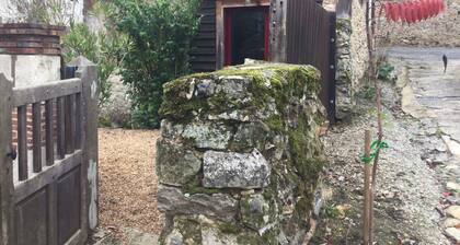 Duplex studio with small garden at the foot of the château