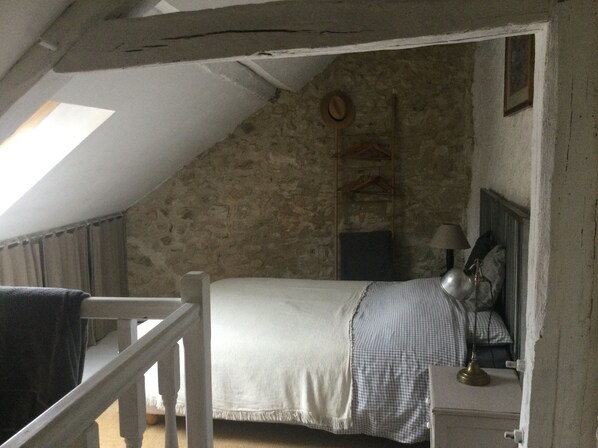 1 chambre, fer et planche à repasser, accès au Wi-Fi (inclus)