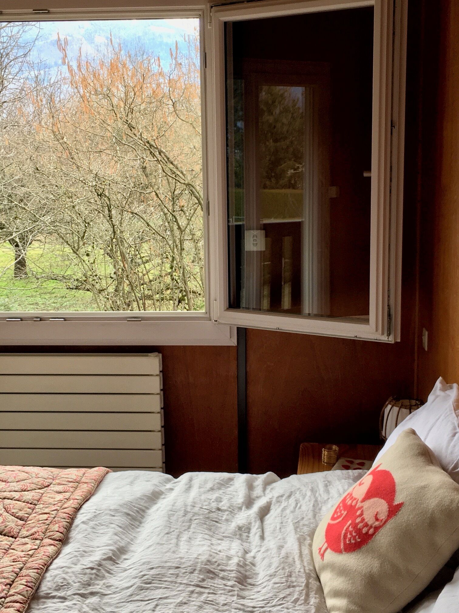7 chambres, bureau, fer et planche à repasser, lit parapluie