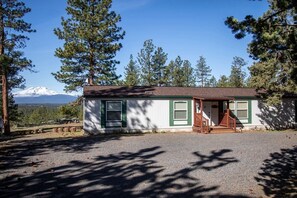 Exterior - Vista View Retreat – Serene Mountain Escape (Sisters)