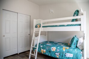 4 bedrooms, desk, free WiFi, bed sheets