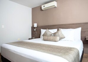 Desk, iron/ironing board, free WiFi - Hotel Betania (Santa Marta)