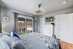 2 habitaciones, tabla de planchar con plancha y cuna de viaje 