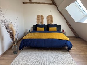 3 bedrooms, iron/ironing board, WiFi, bed sheets