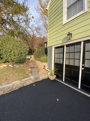 Property grounds - 40s Renovated Cape on College (Staunton)