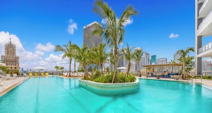 Downtown Haven Sleek 1-BR with Vistas