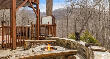 Copper Mountain Retreat | Pet-Friendly Cabin + Hot Tub, Games + Biltmore Pass