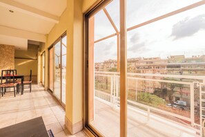 Basic-Apartment, Stadtblick | Terrasse/Patio