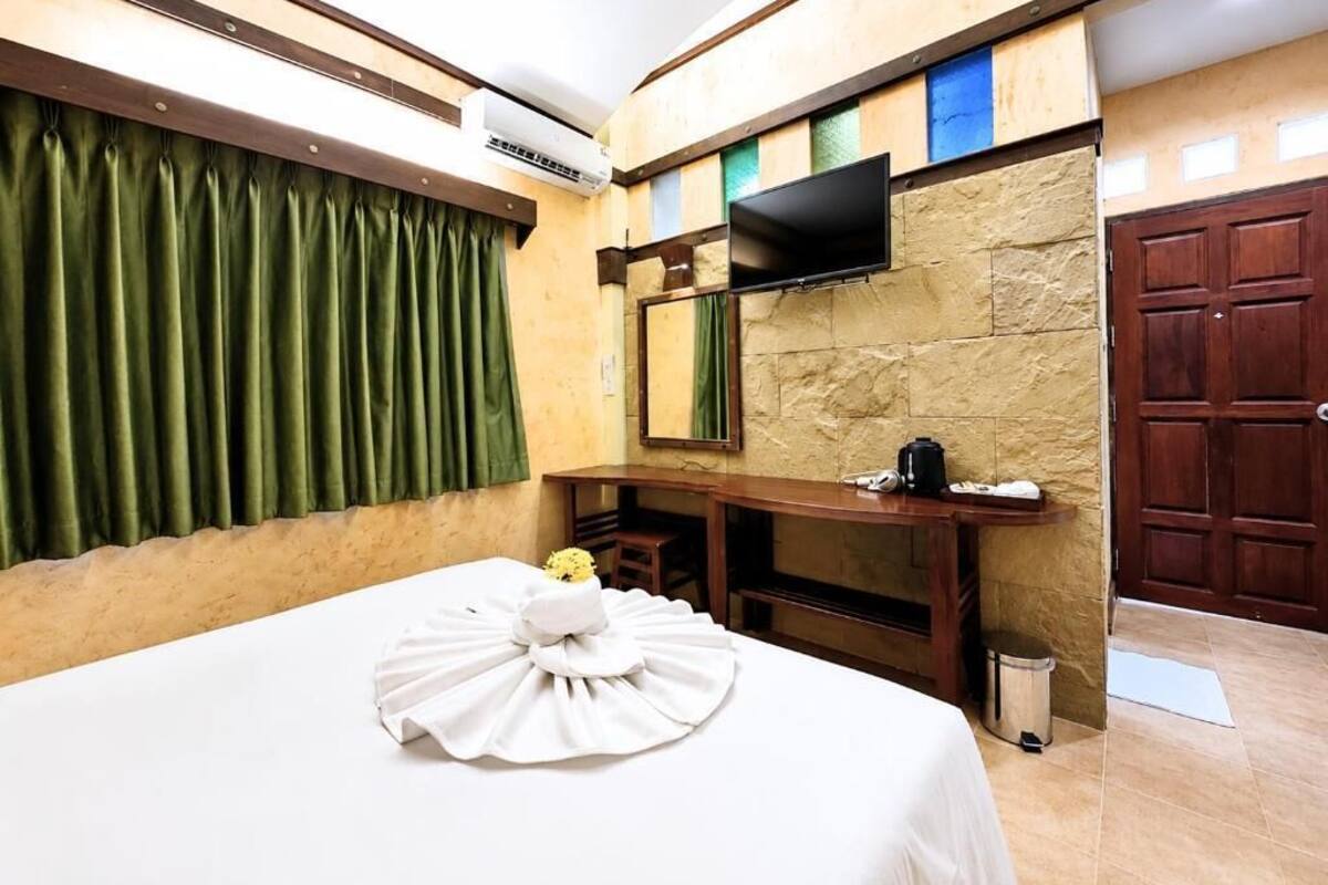 Superior Queen Chalet | Laptop workspace, free WiFi