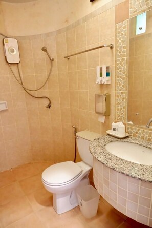 Deluxe Double Room | Bathroom - Chalet De Palm Resort Hatyai (Hat Yai)