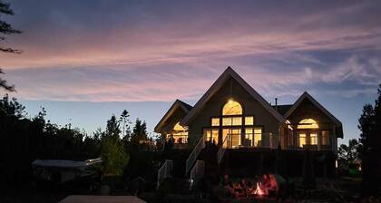 Amazing waterfront luxury home in millionaire area only minutes from town