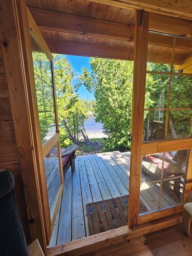 Amazing waterfront luxury home in millionaire area only minutes from town