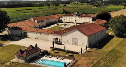 La Cannonerie : GĂźte au cĆur des vignobles de Cognac avec piscine.