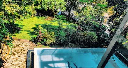 The Yacht Villa Near Colombo International Airport