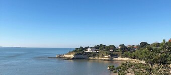 Town house in a 9000 m2 park with swimming pool, close to the beach