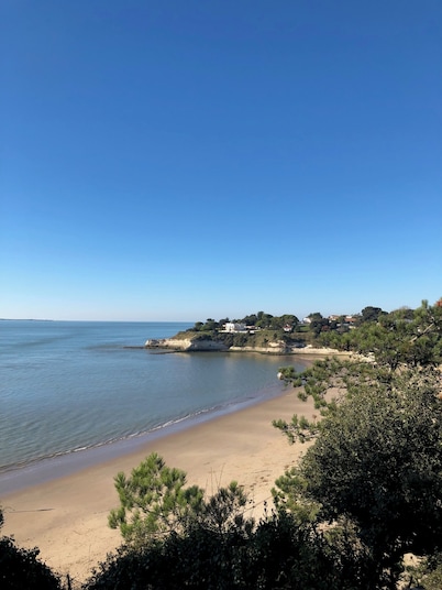 Town house in a 9000 m2 park with swimming pool, close to the beach