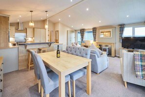 Dining - Host & Stay | Portland One (Low Gate)