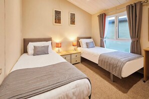 2 bedrooms, iron/ironing board, WiFi, bed sheets - Host & Stay | Portland One (Low Gate)