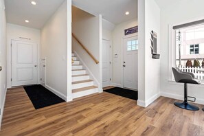 Interior - Ocean View • Direct Beach Access • Sleeps 18 (Old Orchard Beach)